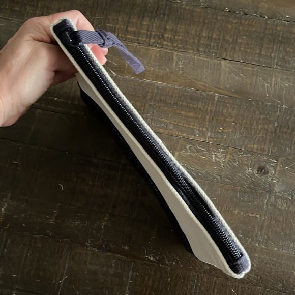 Lands End canvas pouch - Picture 7 of 10